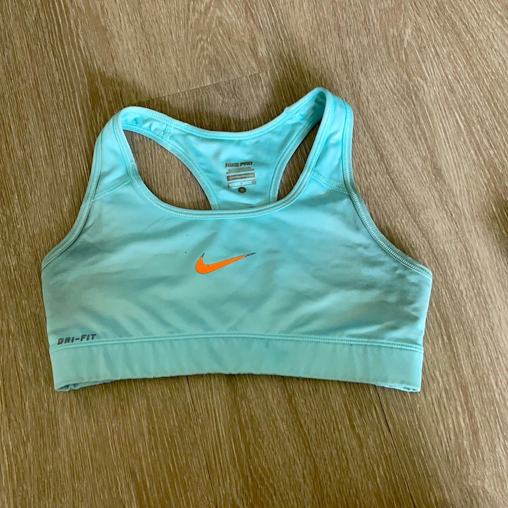 Nike pro sports bra